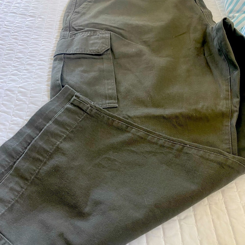 MENS NEW CARGO PANTS , OLIVE GREEN , 44x29.  GREAT DEAL 🇺🇸🇺🇸🇺🇸🇺🇸